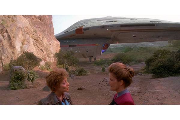 Voyager Did Something No Star Trek Ship Had Done Before (Now It Happens All The Time)
