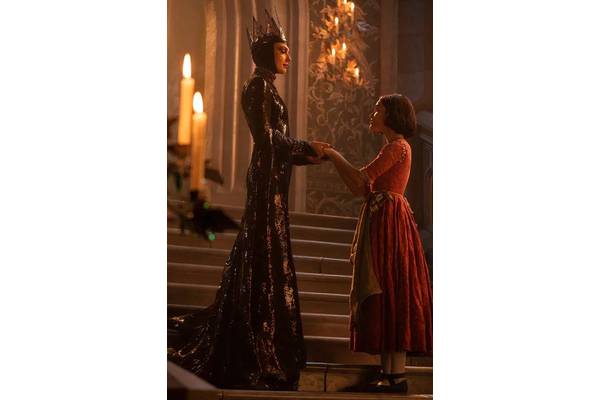 Gal Gadot’s Evil Queen Towers Over Snow White In New Image From Rachel Zegler’s Live-Action Remake