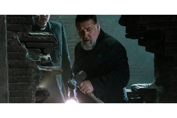 Russell Crowe’s Hit Horror Film With 80% Audience RT Score Is Leaving Netflix Next Month