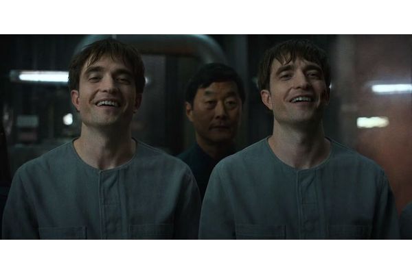 Mickey 17 Actor Recalls Bong Joon-Ho's Unique Filming Process During Robert Pattinson's Long-Awaited Sci-Fi Movie