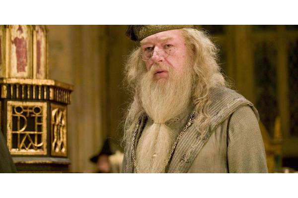 How Dumbledore Is Described In The Harry Potter Books (& How The Movies' & Show's Actors Compare)