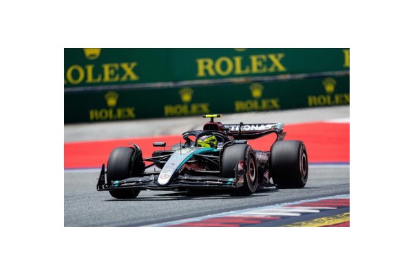 Hamilton beats Verstappen at British GP