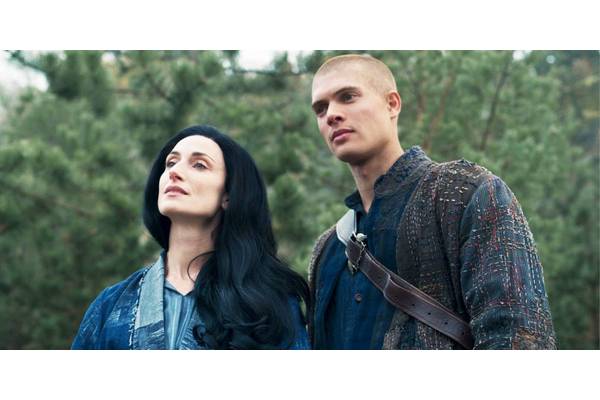 Rand & Lanfear's Relationship In The Wheel Of Time Season 3 Explained By Star & Showrunner: "What If They Ended Up Together?"