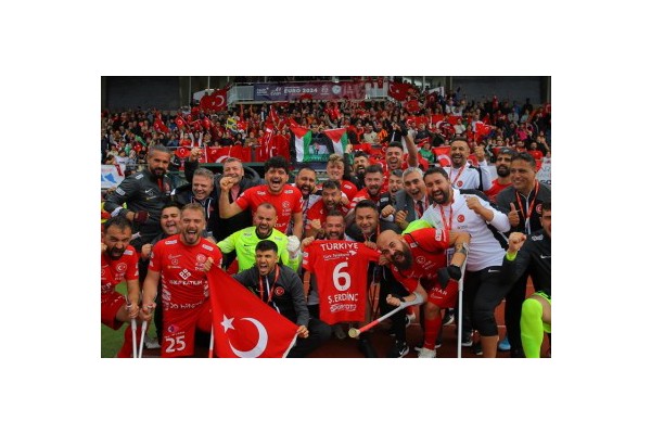 Turkish amputee football team blanks Israel, protests war on Gaza