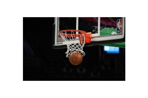 Cavs edge Hornets, extend win streak to 13