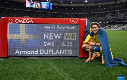 <p>RECORD BREAKER.  Swedish pole vaulter  Armand Duplantis poses with his new world record after the men's pole vault final of Athletics at the Paris 2024 Olympic Games in Paris, France on Aug. 5, 2024. Duplantis has set a new world record for the 11th time at the All Star Perche event in France on Friday (Feb. 28, 2025). <em>(Xinhua/Song Yanhua)</em></p>