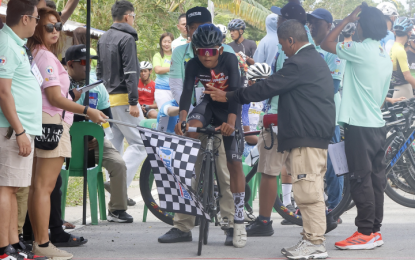 <p><strong>DOUBLE GOLD.</strong> Commissaires flag off participants in the individual time trial (ITT) races of the PhilCycling National Championships for Road in Batangas on Tuesday (Feb. 25, 2025). Allaeza Mae Gulmatico and Maria Louisse Crisselle Alejado of Iloilo ruled their respective ITT races to win their second gold medal each.<em> (PhilCycling photo)</em></p>