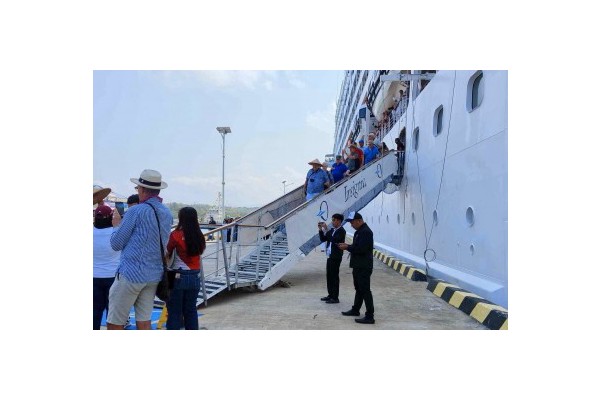 Oceana cruise returns to Salomague Port with 500 passengers