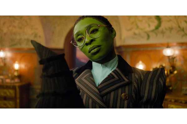 Convincing Wicked 2 Theory Explains Glinda's Wedding Dress Tease, And It Eases My Sequel Concerns