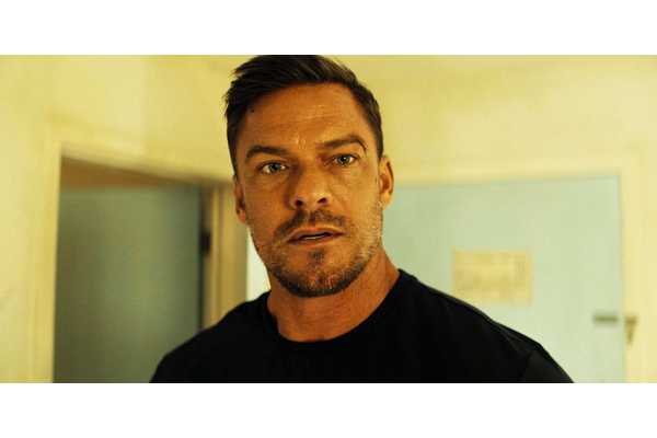 Alan Ritchson's Diet Includes Drinking A "Reacher Sludge," Which His Co-Star Tried: "I Don't Think I Have What It Takes To Become Reacher"