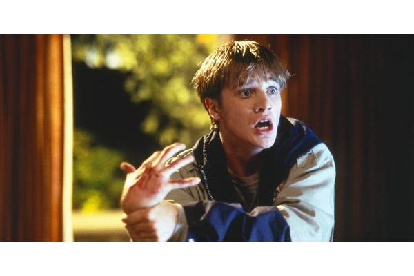 Stranger Things Star's Reboot Of Cult Classic '90s Horror Comedy Gets Exciting Script Update While Original Star's Return Is "TBD"