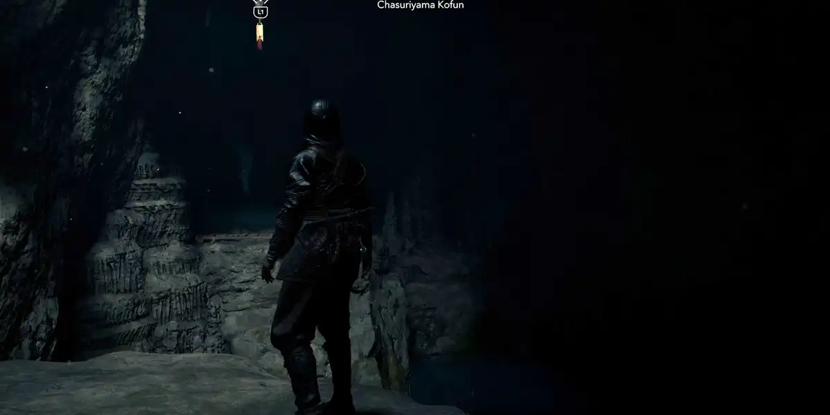 Naoe using her Grappling Hook in Chasuriyama Kofun in Assassin's Creed Shadows
