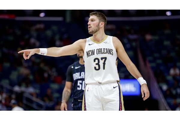 Knicks make flurry of signings to meet roster requirement before deadline