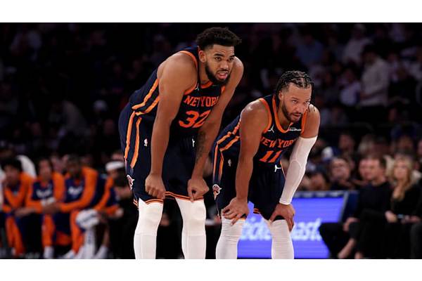 Mike Brown is bringing his go-to action to unlock Brunson and Towns