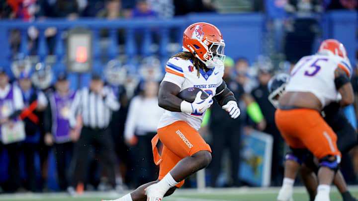 Nov 16, 2024; San Jose, California, USA; Boise State Broncos running back Ashton Jeanty (2) runs the ball against the San Jose State Spartans in the first quarter at CEFCU Stadium. Mandatory Credit: Cary Edmondson-Imagn Images Nov 16, 2024; San Jose, California, USA; Boise State Broncos running back Ashton Jeanty (2) runs the ball against the San Jose State Spartans in the first quarter at CEFCU Stadium. Mandatory Credit: Cary Edmondson-Imagn Images