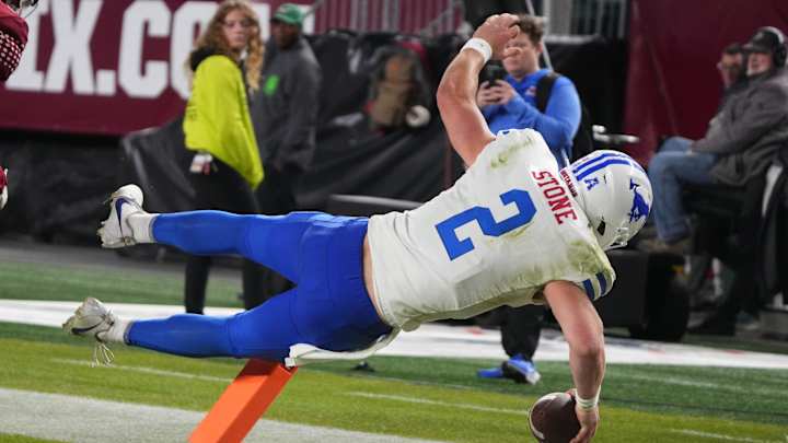 Oct 20, 2023; Philadelphia, Pennsylvania, USA; SMU Mustangs quarterback Preston Stone (2). Oct 20, 2023; Philadelphia, Pennsylvania, USA; SMU Mustangs quarterback Preston Stone (2).