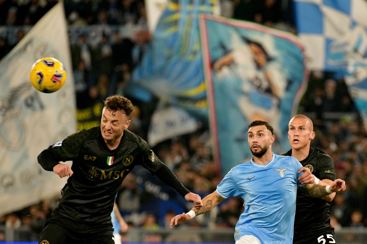 Valentin Castellanos of SS Lazio compete for the ball with Pioter Zielinski and Leo Ostigard of SSC Napoli during the Serie A TIM match between SS Lazio and SSC Napoli - Serie A TIM at Stadio Olimpico on January 28, 2024 in Rome, Italy. (Photo by Marco Rosi - SS Lazio/Getty Images)