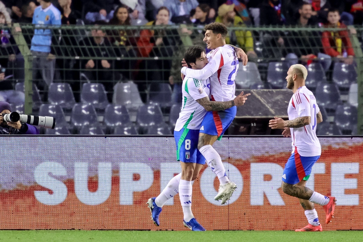 epa11721514 Sandro Tonali of Italy (L) celebrates with his teammates after scoring the 0-1 goal during the UEFA Nations League soccer match between Belgium and Italy in Brussels, Belgium, 14 November 2024. EPA-EFE/OLIVIER MATTHYS