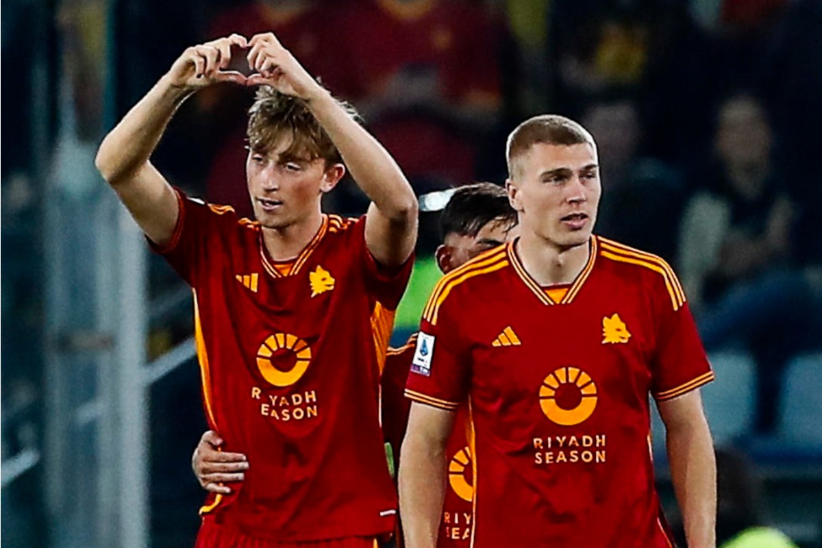 Dean Huijsen Roma celebrate