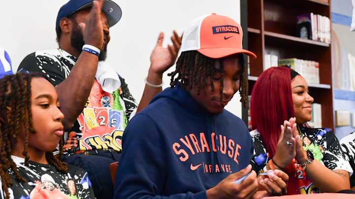 Heritage HIgh football standout Demetres Samuel, Jr. signs with Syracuse during the NCAA early signing period Wednesday, December 4, 2024. Craig Bailey/FLORIDA TODAY via USA TODAY NETWORK Heritage HIgh football standout Demetres Samuel, Jr. signs with Syracuse during the NCAA early signing period Wednesday, December 4, 2024. Craig Bailey/FLORIDA TODAY via USA TODAY NETWORK