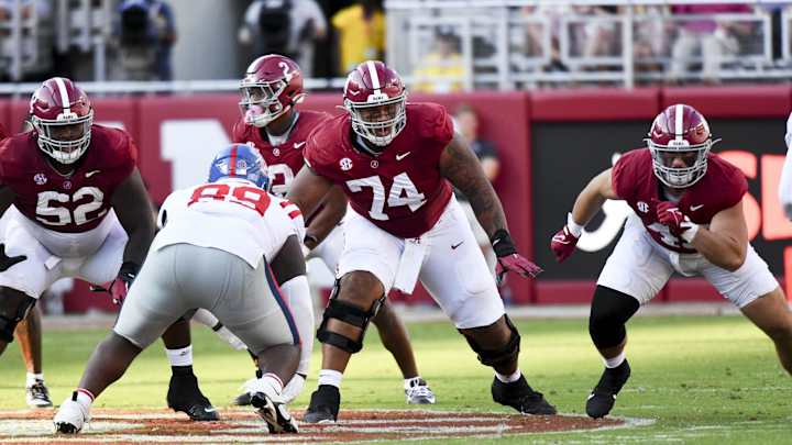 Sep 23, 2023; Tuscaloosa, Alabama, USA; Alabama Crimson Tide offensive lineman Tyler Booker (52) Sep 23, 2023; Tuscaloosa, Alabama, USA; Alabama Crimson Tide offensive lineman Tyler Booker (52)