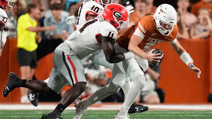 Georgia Bulldogs linebacker Jalon Walker sacks Texas Longhorns quarterback Quinn Ewers Georgia Bulldogs linebacker Jalon Walker sacks Texas Longhorns quarterback Quinn Ewers