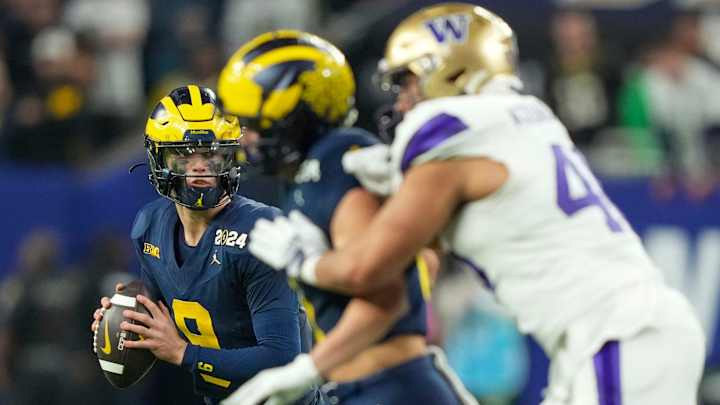 Michigan quarterback J.J. McCarthy (9) looks to pass the ball in the second half of the College Michigan quarterback J.J. McCarthy (9) looks to pass the ball in the second half of the College