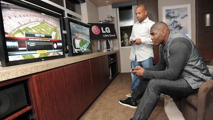 Keyshawn Johnson Hosts LG Electronics Party At The 2010 Esquire House Keyshawn Johnson Hosts LG Electronics Party At The 2010 Esquire House