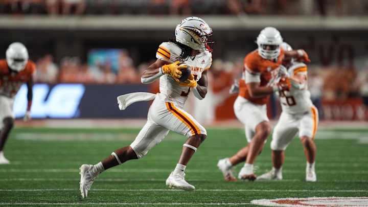 Sep 21, 2024; Austin, Texas, USA; Louisiana Monroe Warhawks wide receiver Davon Wells (3) runs the ball in the second half against the Texas Longhorns at Darrell K Royal-Texas Memorial Stadium. Mandatory Credit: Daniel Dunn-Imagn Images Sep 21, 2024; Austin, Texas, USA; Louisiana Monroe Warhawks wide receiver Davon Wells (3) runs the ball in the second half against the Texas Longhorns at Darrell K Royal-Texas Memorial Stadium. Mandatory Credit: Daniel Dunn-Imagn Images