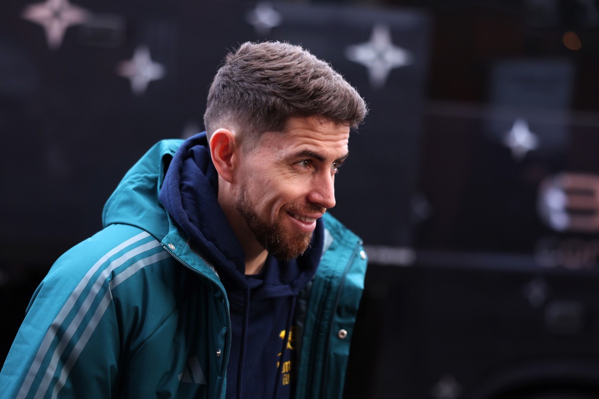 LONDON, ENGLAND - DECEMBER 31: Jorginho of Arsenal arrives at the stadium prior to the Premier League match between Fulham FC and Arsenal FC at Craven Cottage on December 31, 2023 in London, England. (Photo by Alex Pantling/Getty Images)