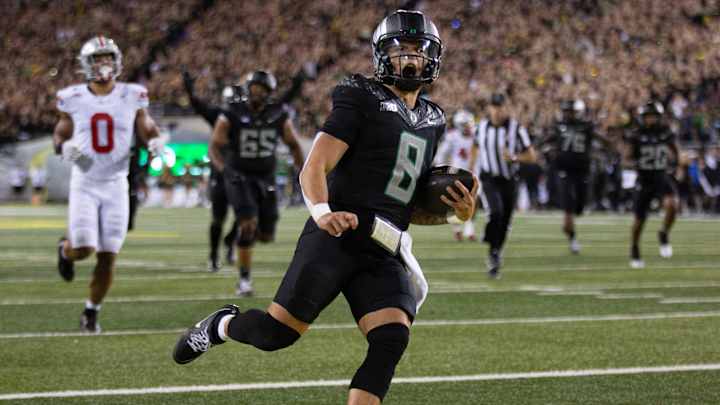 Oregon quarterback Dillon Gabriel Oregon quarterback Dillon Gabriel