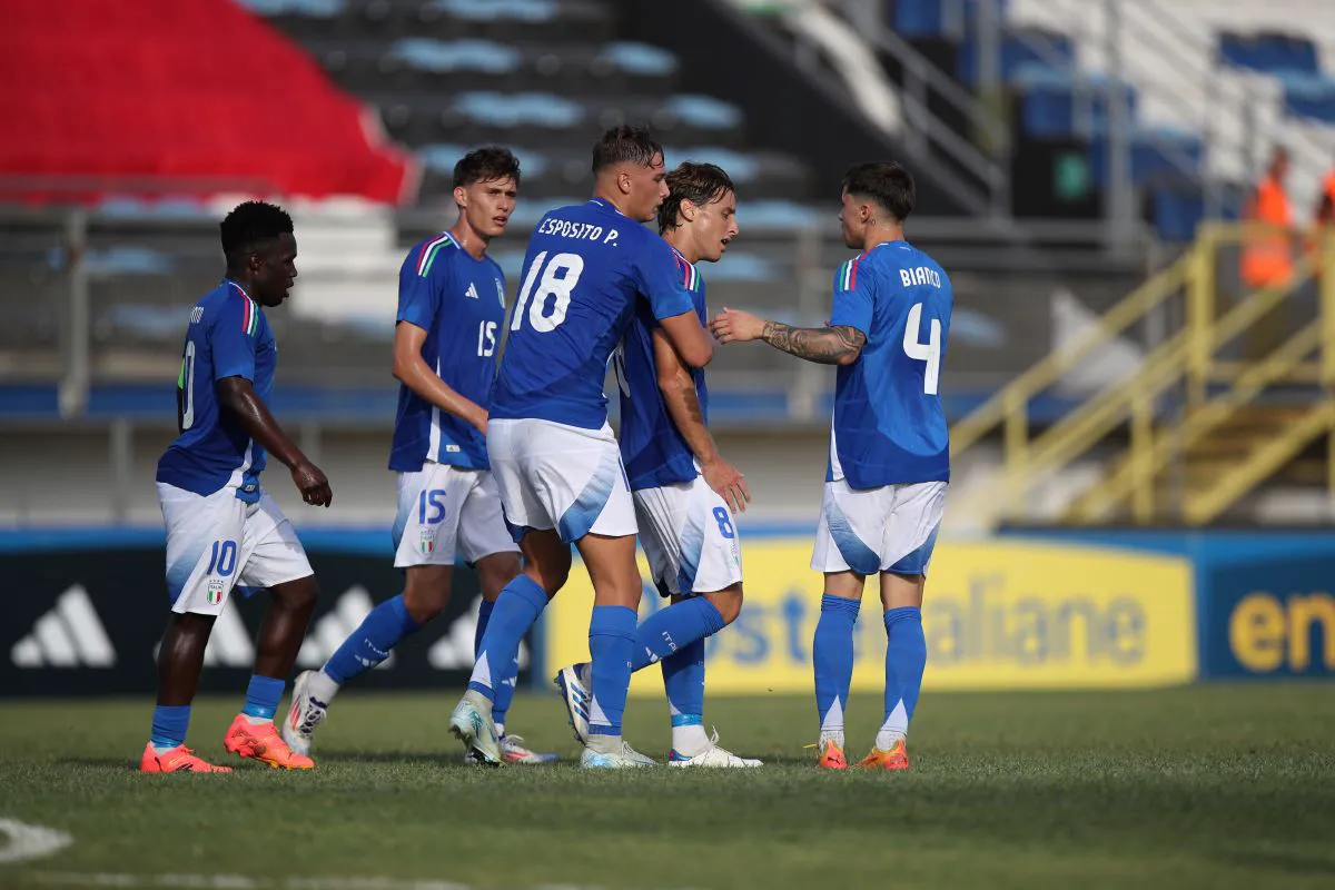 LATINA, ITALY - SEPTEMBER 05: Edoardo Bove #8 with his teammates of Italy U21 celebrates after scoring the opening goal during 2025 Under 21 EURO Qualifying Group A match between Italy and San Marino at Stadio Domenico Francioni on September 05, 2024 in Latina, Italy. (Photo by Paolo Bruno/Getty Images)