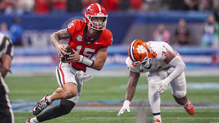 Georgia Bulldogs quarterback Carson Beck (15) Georgia Bulldogs quarterback Carson Beck (15)