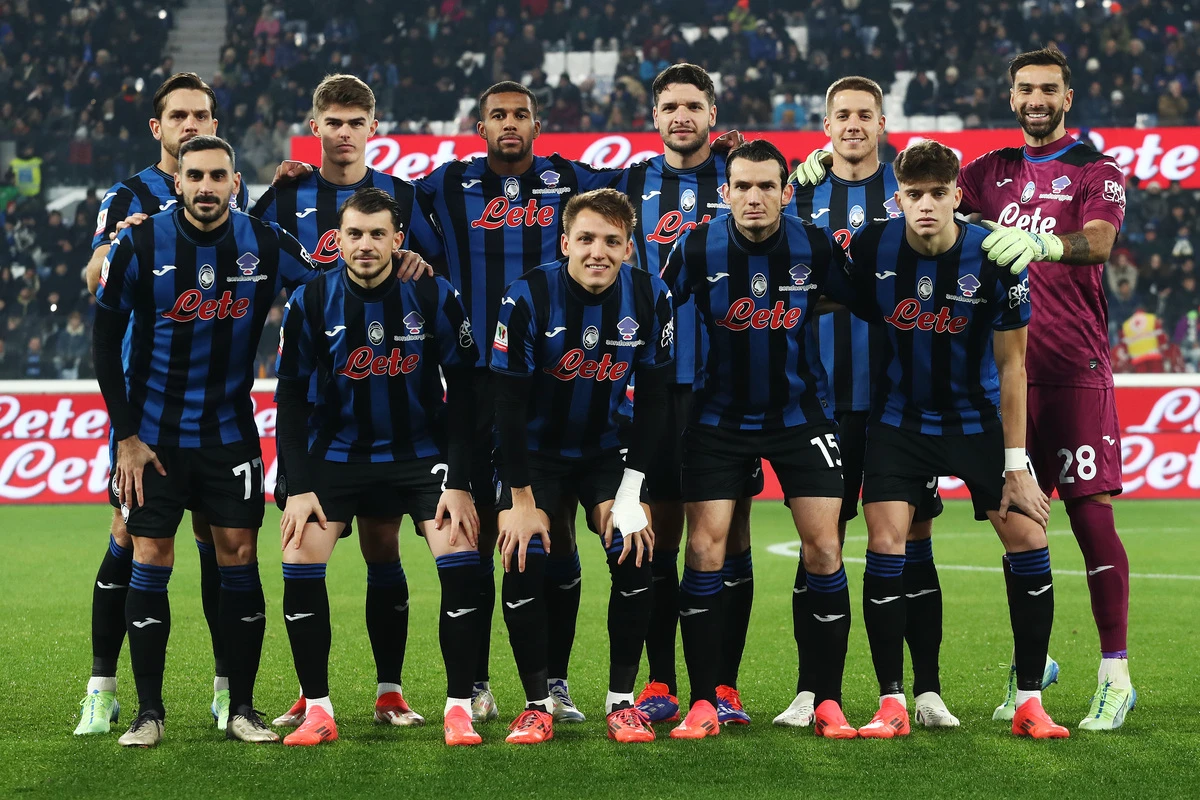 Atalanta players pose for a team photograph prior to the Coppa Italia match between Atalanta and Cesena at Allianz Stadium on December 18, 2024 in Turin, Italy. (Photo by Marco Luzzani/Getty Images)