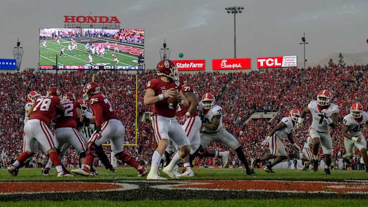 Jan 1, 2018; Pasadena, CA, USA; Oklahoma Sooners quarterback Baker Mayfield (6) throws a pass against the Georgia Bulldogs in the 2018 Rose Bowl college football playoff semifinal game at Rose Bowl Stadium. Mandatory Credit: Kirby Lee-Imagn Images. Jan 1, 2018; Pasadena, CA, USA; Oklahoma Sooners quarterback Baker Mayfield (6) throws a pass against the Georgia Bulldogs in the 2018 Rose Bowl college football playoff semifinal game at Rose Bowl Stadium. Mandatory Credit: Kirby Lee-Imagn Images.