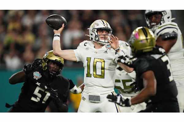Fans are completely losing their minds over Georgia Tech upsetting No. 10 Florida State