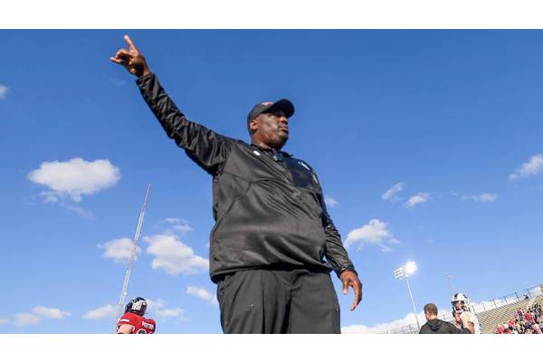 CFB fans fall in love with NIU head coach Thomas Hammock after his team defeats Notre Dame