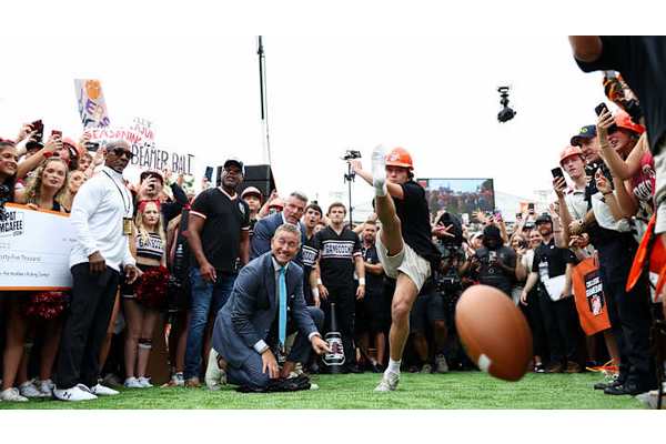 New football hero Henry Silver has fans going wild over epic College GameDay kick