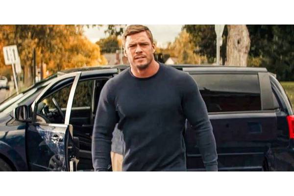 I'm Convinced Alan Ritchson Is The Perfect Choice For The DCU's Batman After Watching These 10 Movie & Show Scenes
