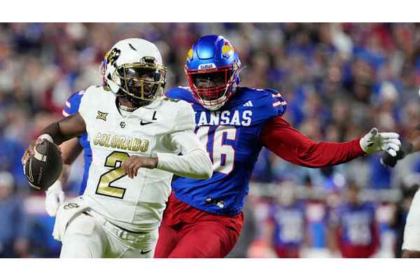 Video shows Shedeur Sanders shoving an official in Colorado's loss to Kansas