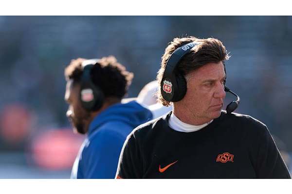 Oklahoma State calls special meeting, rumors fly about firing Mike Gundy