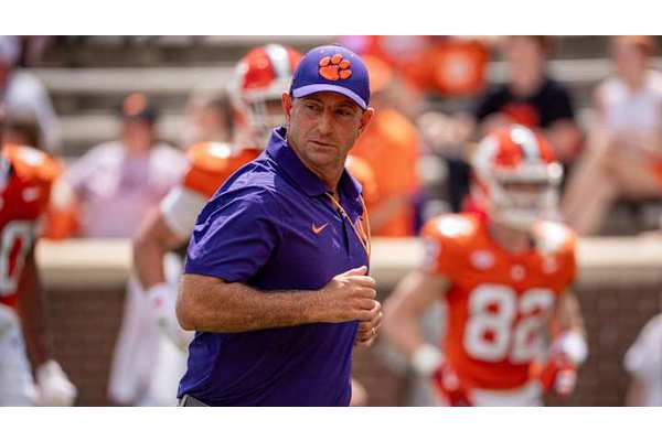 College football contenders with the most dangerous schedules in 2025