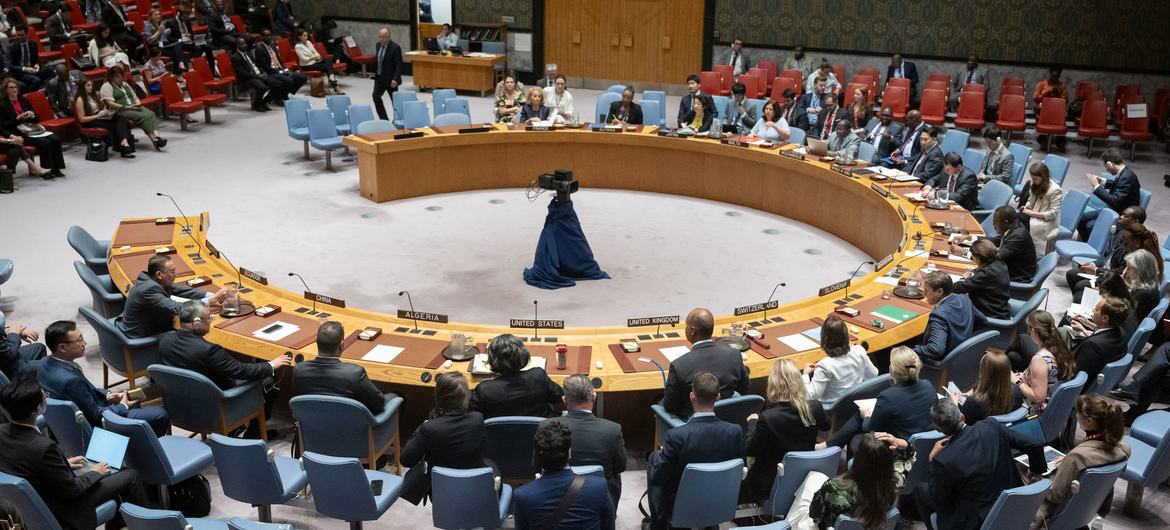 A wide view of the Security Council meeting on the situation in the Middle East. A wide view of the Security Council meeting on the situation in the Middle East.