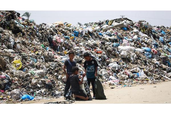 Sanitary disaster in Gaza ‘worsening by the day’, warns UNRWA | UN News