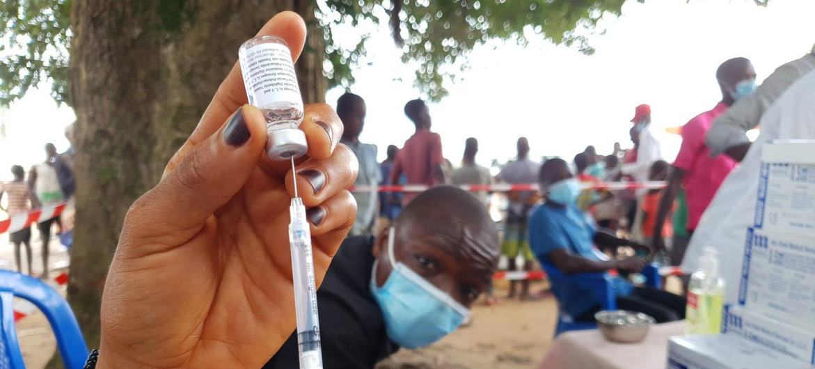 During lockdown, more than 50 million children missed out on vaccination against COVID-19, hampering efforts to eliminate deadly meningitis across Africa and in particular in the Sahel. During lockdown, more than 50 million children missed out on vaccination against COVID-19, hampering efforts to eliminate deadly meningitis across Africa and in particular in the Sahel.