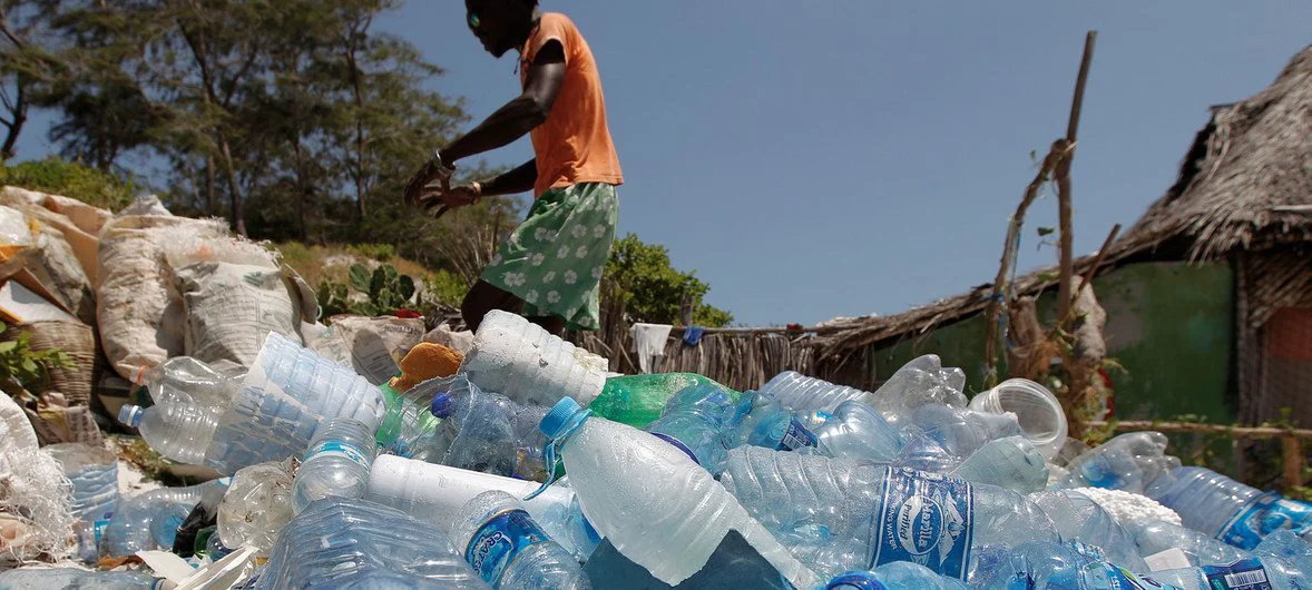 Local people from Watamu, Kenya, work with Local Ocean Conservation to pick up plastic on the beach.