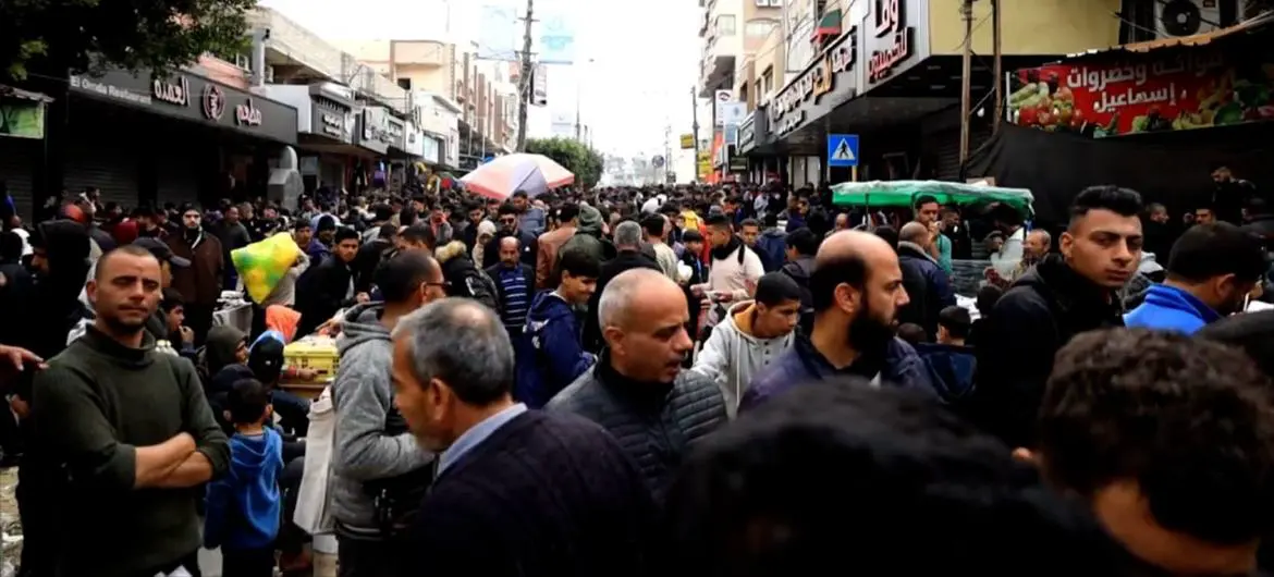 A crowded market in Deir Al-Balah in central Gaza.
