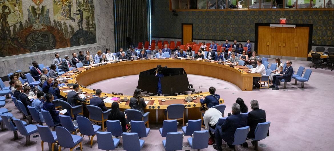 A wide view of the Security Council meeting on the UN Verification Mission in Colombia (UNVMC). A wide view of the Security Council meeting on the UN Verification Mission in Colombia (UNVMC).