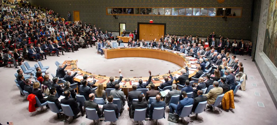 The Security Council unanimously adopts resolution 2254 on Syria negotiations (file)
