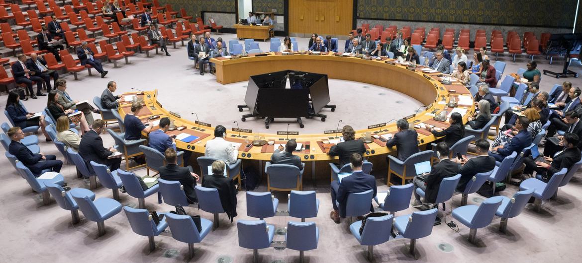 A wide view of the Security Council as ASG Khaled Khiari briefs members about cooperation between the UN and the Organisation of Islamic Cooperation. A wide view of the Security Council as ASG Khaled Khiari briefs members about cooperation between the UN and the Organisation of Islamic Cooperation.